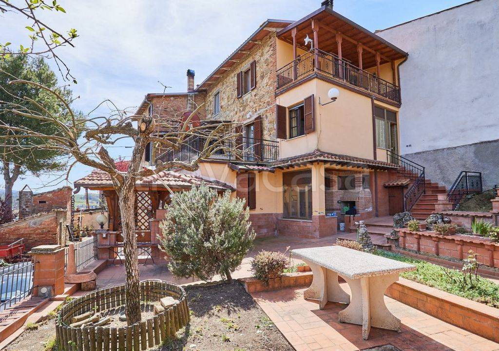 Villa Bifamiliare in vendita a Castiglione del Lago via Stradone, 10