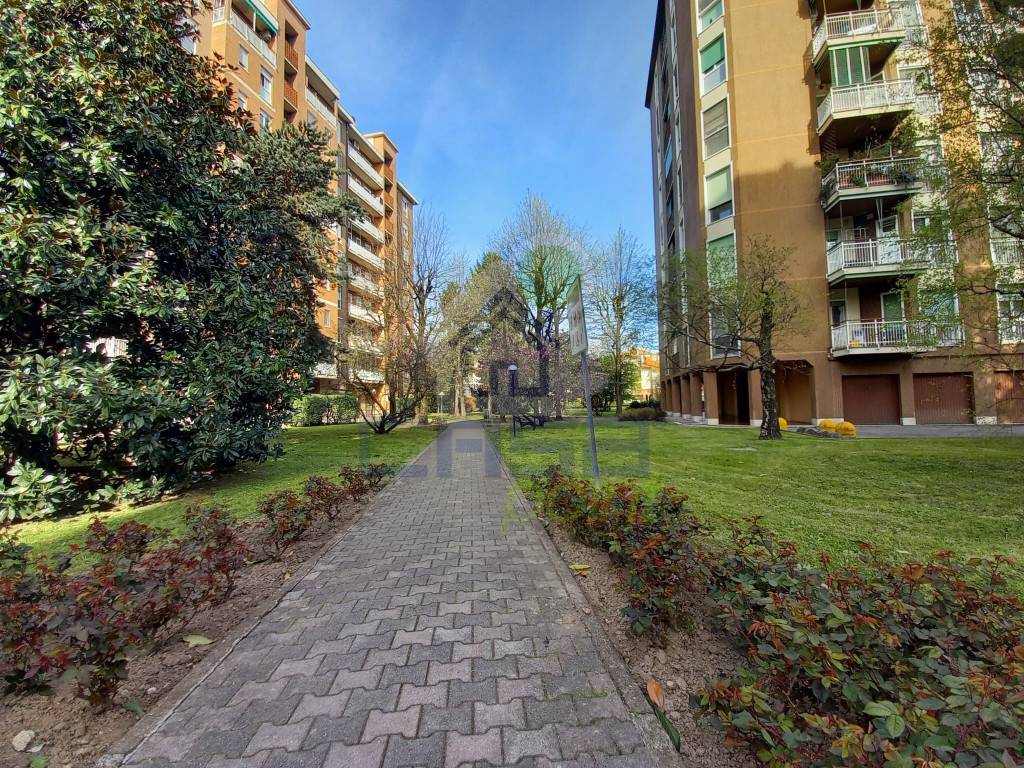 Appartamento in vendita a San Donato Milanese via Giuseppe di Vittorio, 1