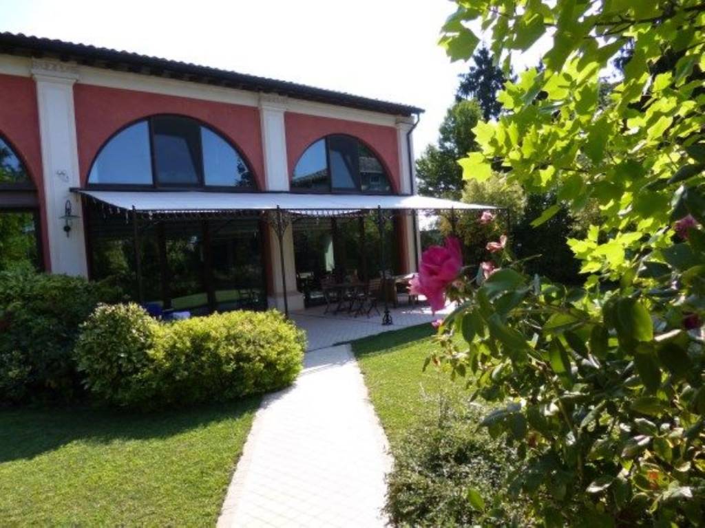 Villa in vendita a Parma strada Chiaviche s.n.c