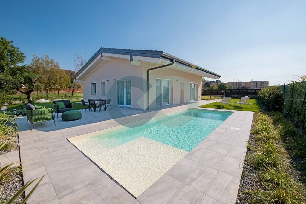 Villa in vendita a Calvagese della Riviera via Giovanni Prati