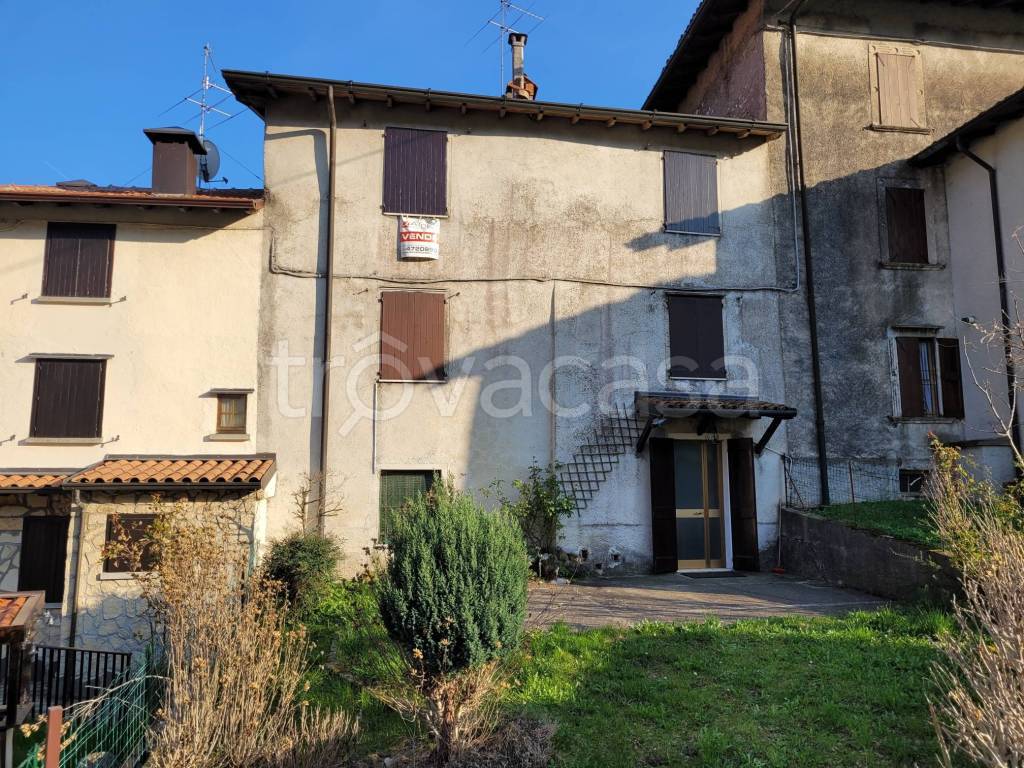 Casa Indipendente in vendita ad Alzano Lombardo via dei Caduti