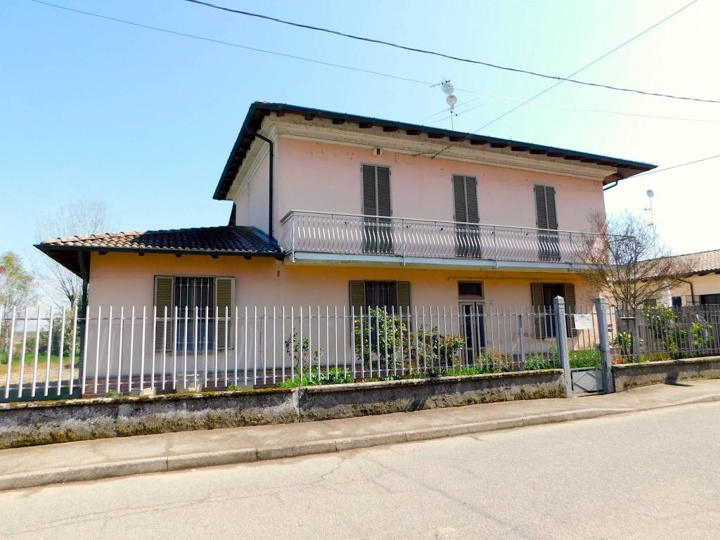 Casa Indipendente in vendita a Gropello Cairoli via Vittorio Veneto, 6