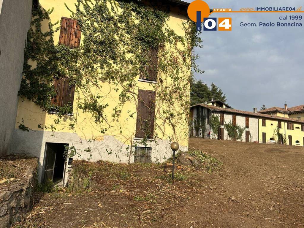 Villa a Schiera in vendita ad Alzate Brianza via Francesco Anzani