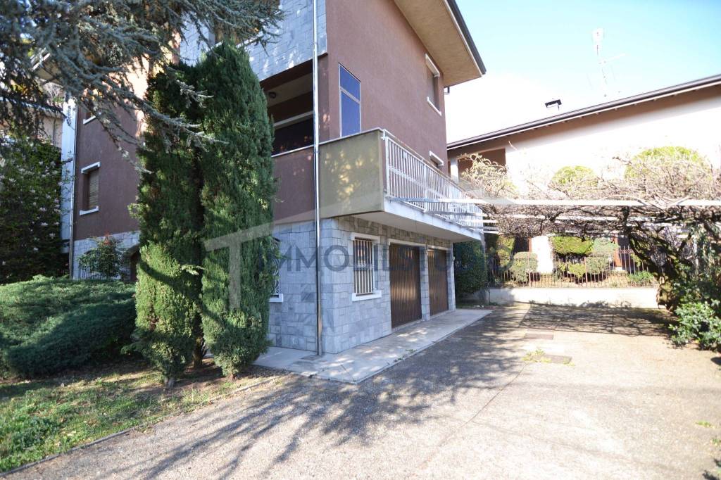 Villa in vendita a Busto Arsizio via Ponzella, 27