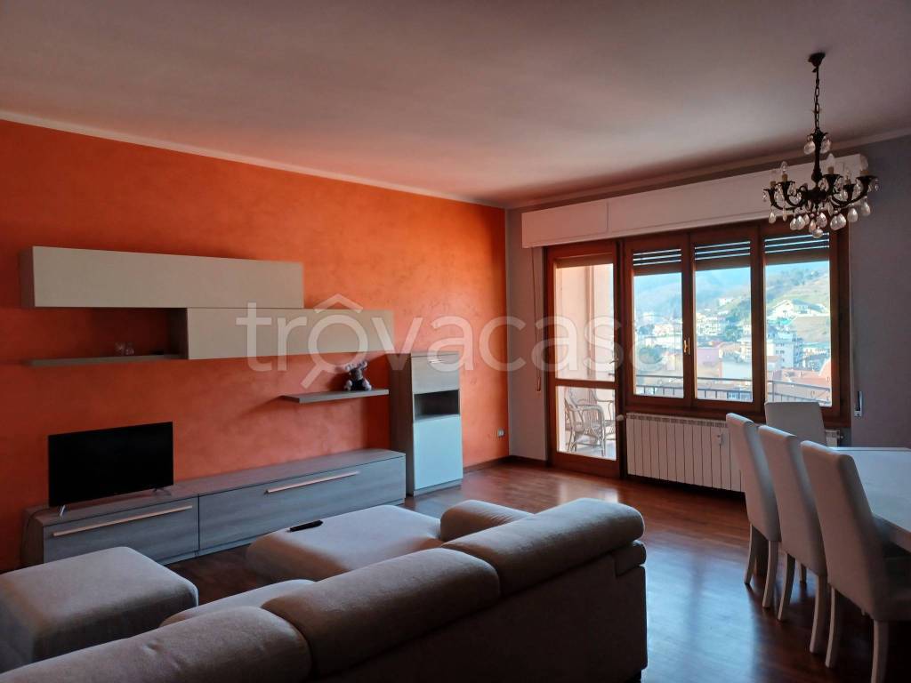 Appartamento in vendita a Omegna via Edmondo De Amicis