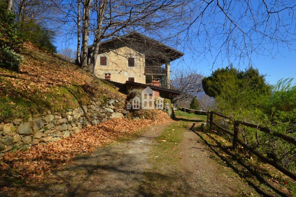Casa Indipendente in vendita a Valchiusa frazione Coste, 10