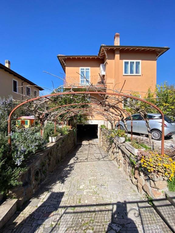 Appartamento in vendita a Grottaferrata via della Valle, 23