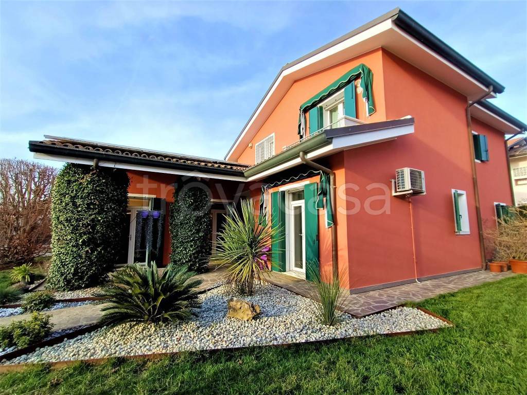 Villa in vendita ad Adria via Domenico Sampieri