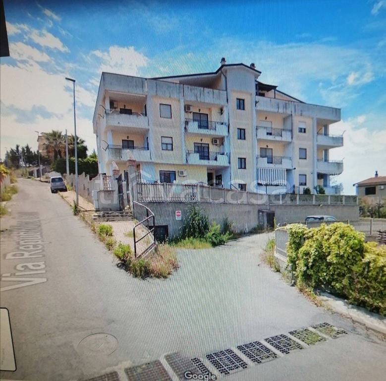 Appartamento in in vendita da privato a Crotone via Repubblica Ceca, 6