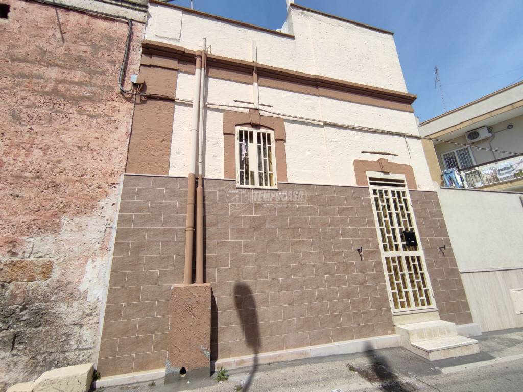 Casa Indipendente in vendita a Bari via Giosue' Carducci