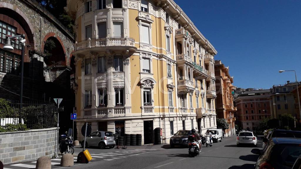 Ufficio in affitto a Genova via Innocenzo Frugoni