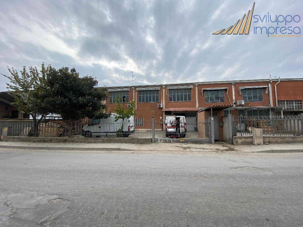 Capannone Industriale in vendita a Biassono via Felice Cavallotti, 5