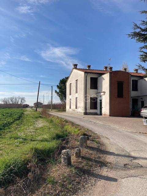 Villa Bifamiliare in vendita a Faenza via Corleto, 65