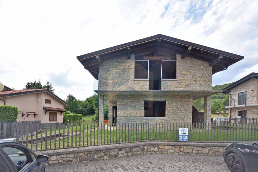 Villa in vendita a Solto Collina solto collina via monte clemo