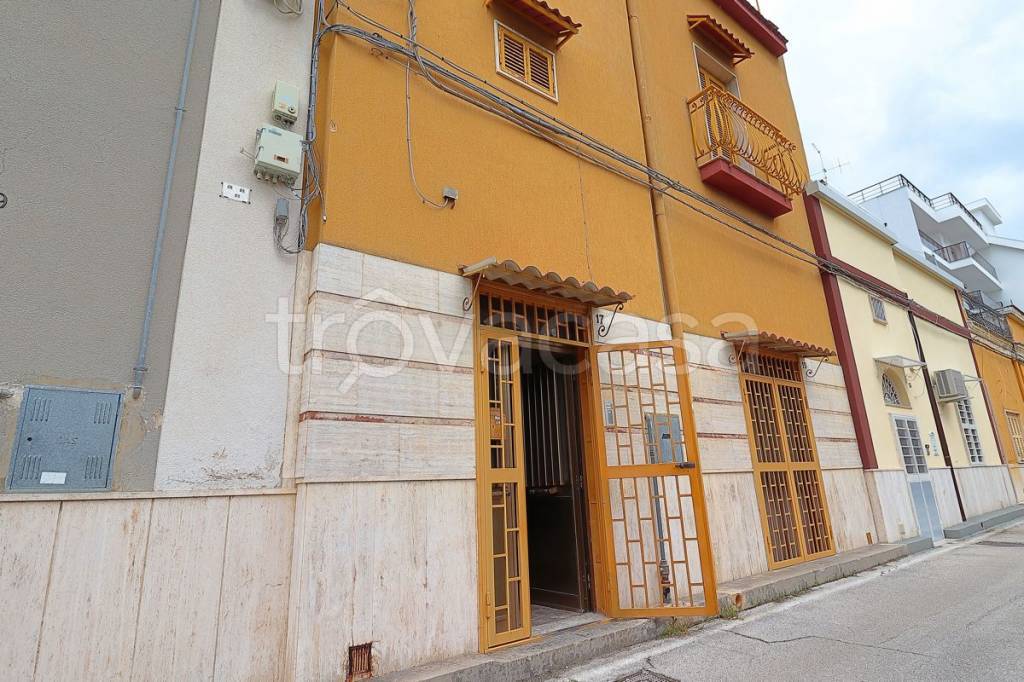 Casa Indipendente in vendita a Bari via San Mauro