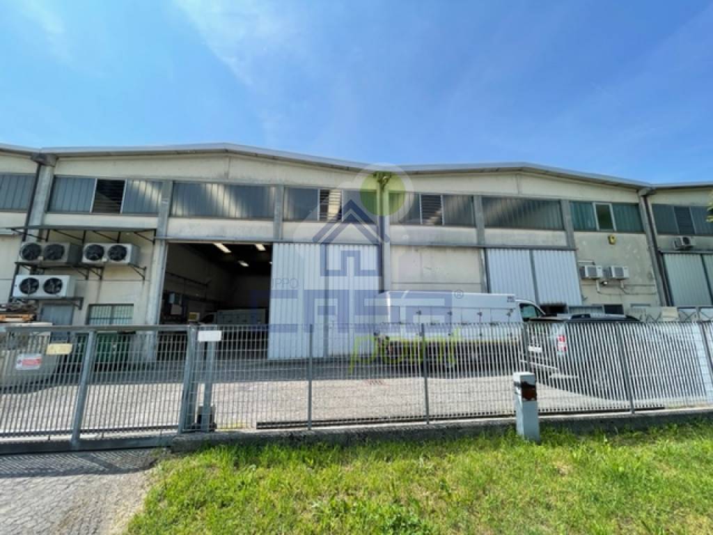 Capannone Industriale in vendita a Castelvetro Piacentino via Bellina