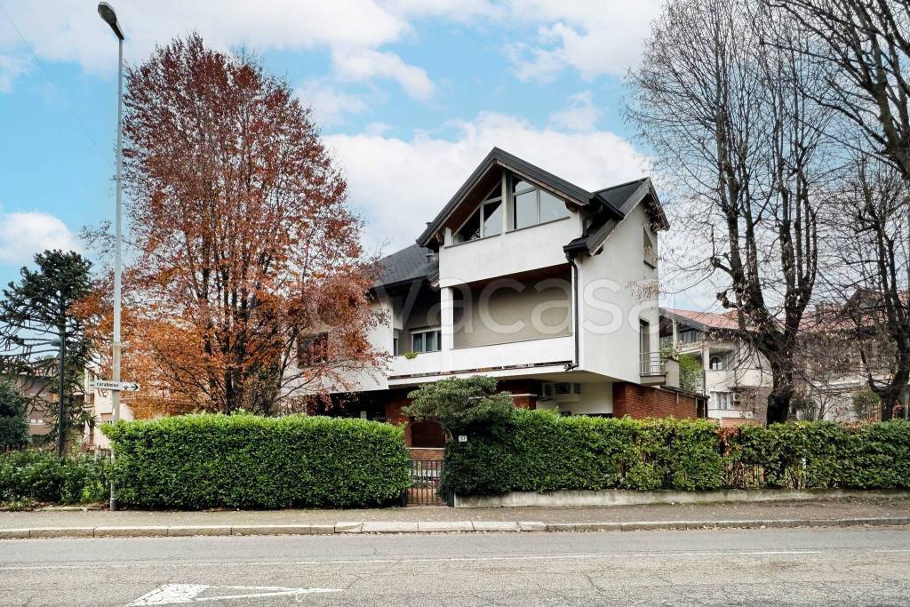 Villa in vendita ad Arcore via Ferruccio Gilera, 37