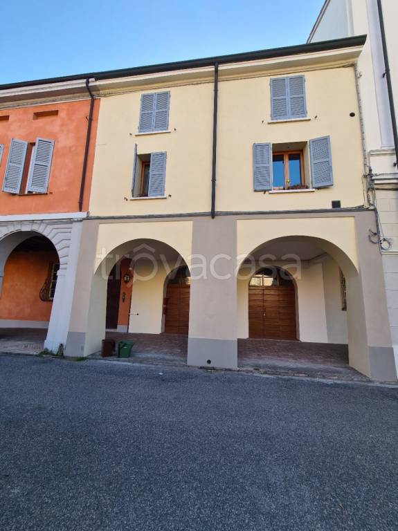 Villa Bifamiliare in vendita a Guastalla piazza Giuseppe Garibaldi