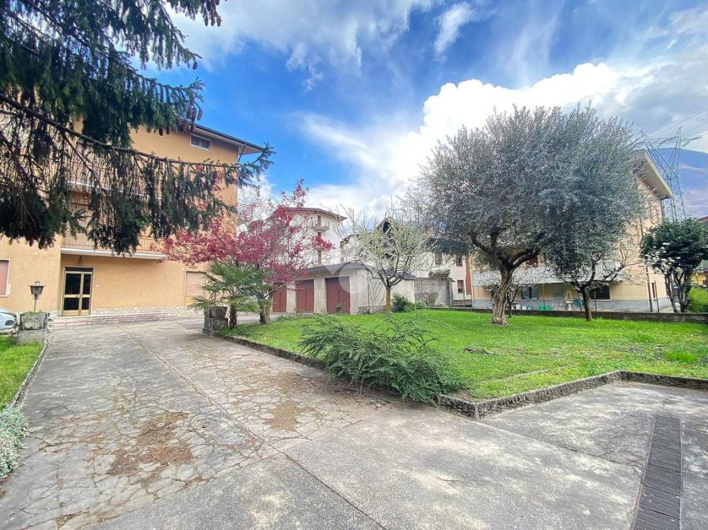 Casa Indipendente in vendita a Darfo Boario Terme via Benvenuto Cellini, 22