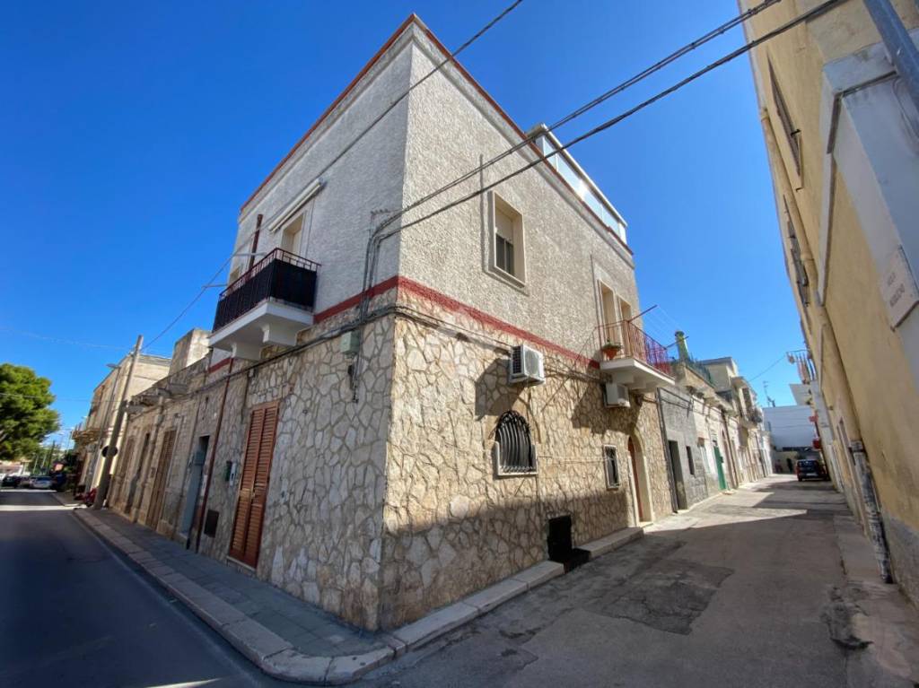 Casa Indipendente in vendita a Bari via Modugno, 18
