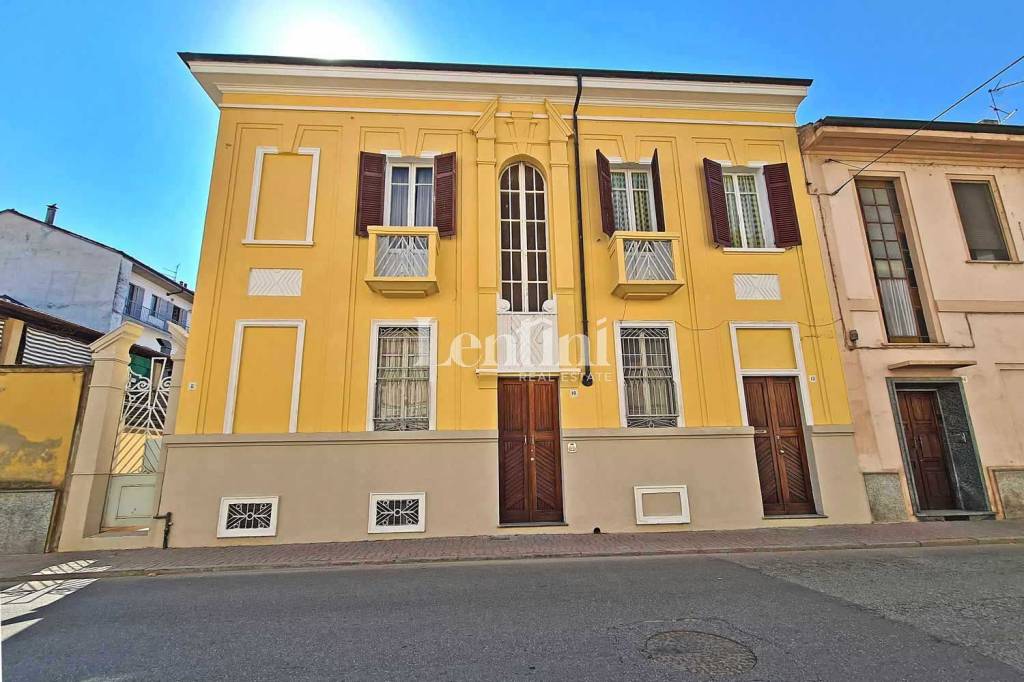 Villa Bifamiliare in vendita a Casale Monferrato via Vittorio Alfieri, 10