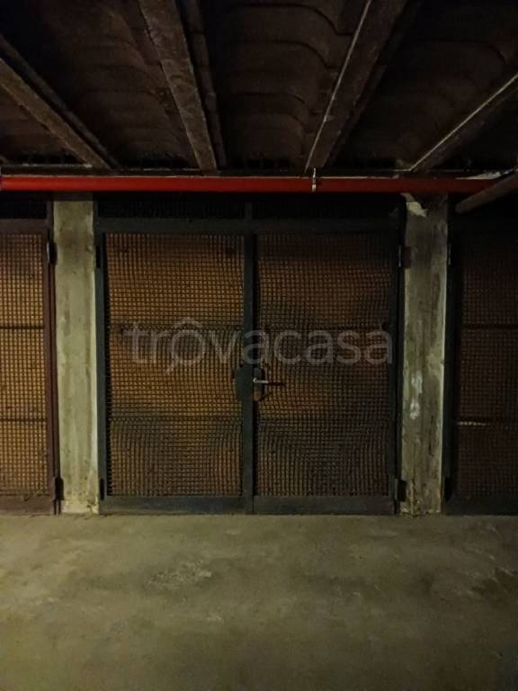 Garage in vendita a Pavia viale Camillo Campari, 12