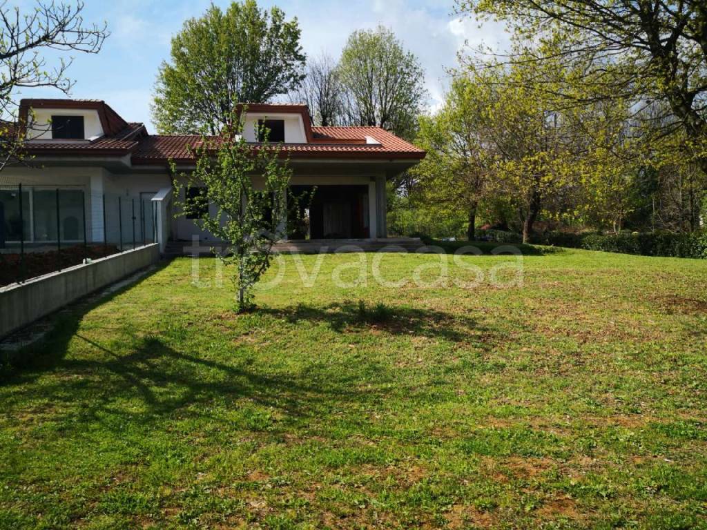 Villa a Schiera in vendita ad Alatri via Dei Villini