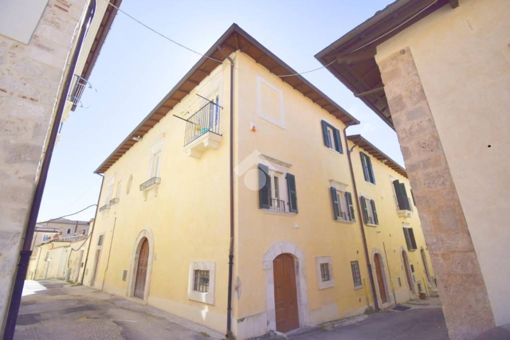 Appartamento in vendita a L'Aquila via Guelfi, 14