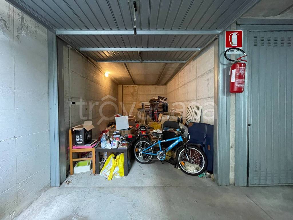 Garage in vendita a Seregno via Guido Gozzano, 21
