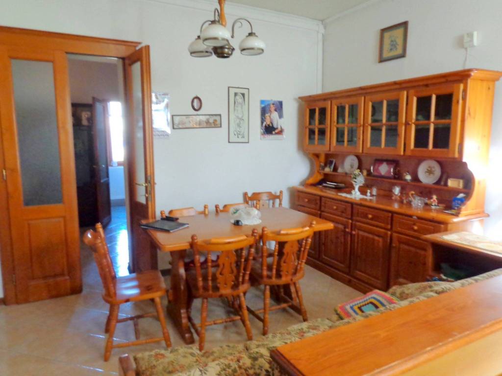 Appartamento in vendita a Borgosesia via Mombarone