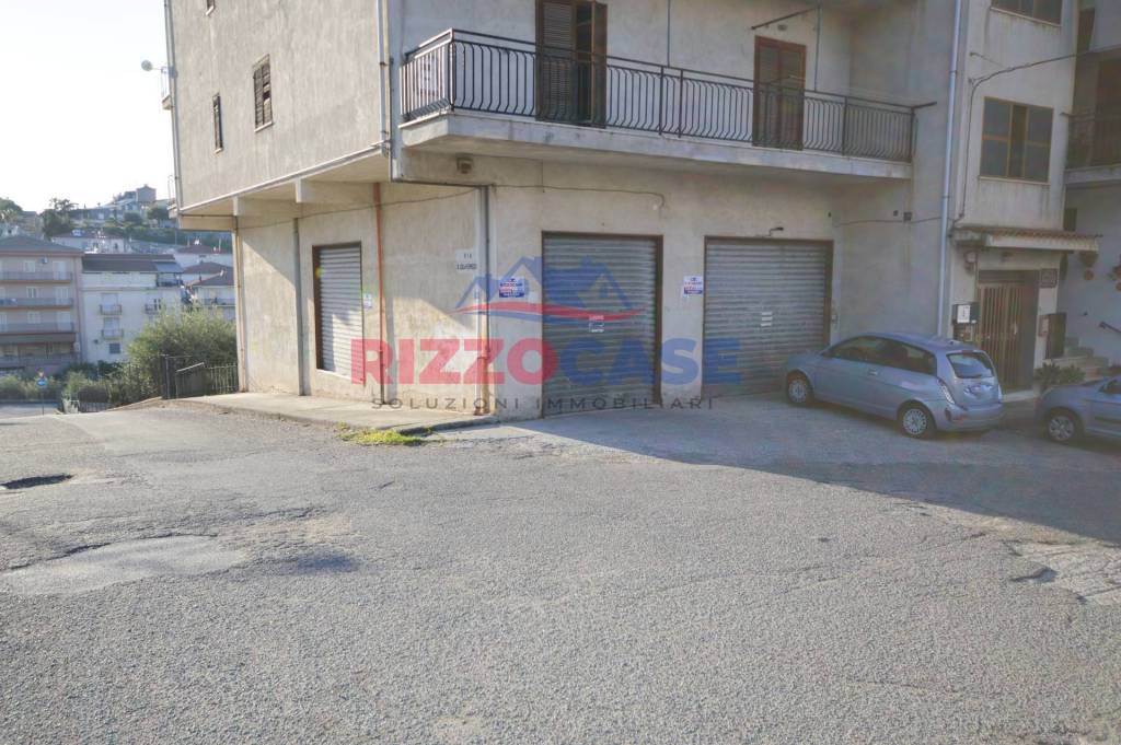 Magazzino in vendita a Crosia via Castello, 74