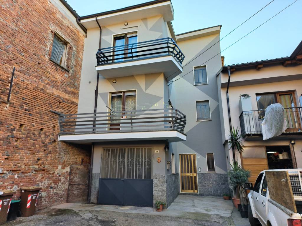Casa Indipendente in vendita a Montà