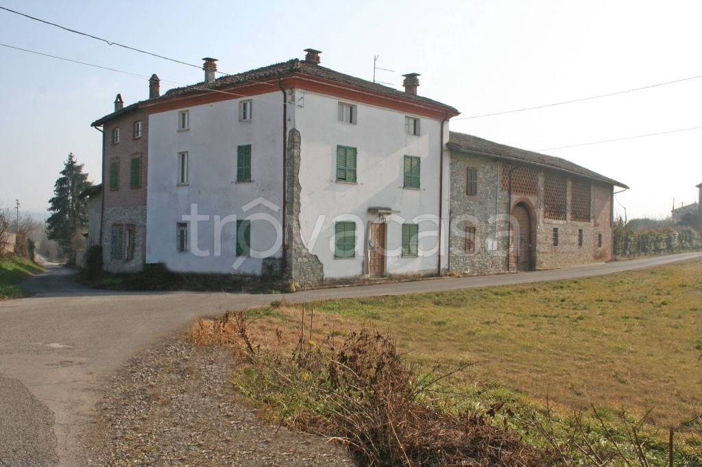 Casale in vendita a Vigolzone via Guasto, 1