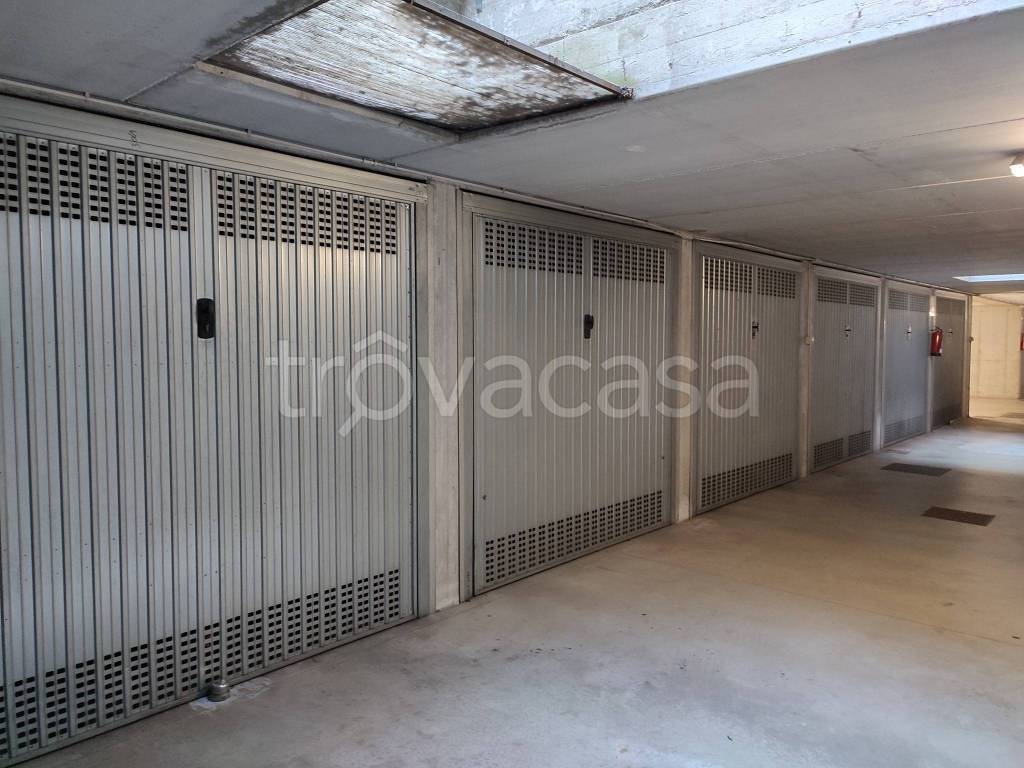 Garage in vendita a Reggio nell'Emilia viale Olimpia