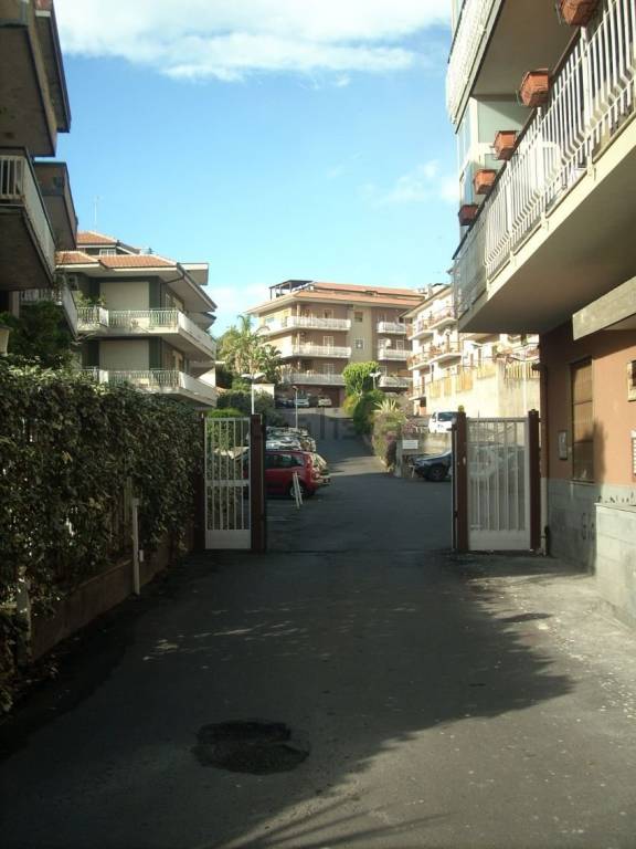 Garage in vendita a Tremestieri Etneo via Convento del Carmine, 10