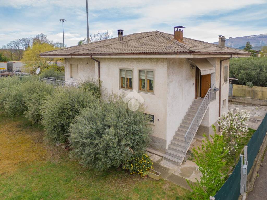 Villa in vendita a Sant'Ambrogio di Valpolicella viale Madonnina, 1