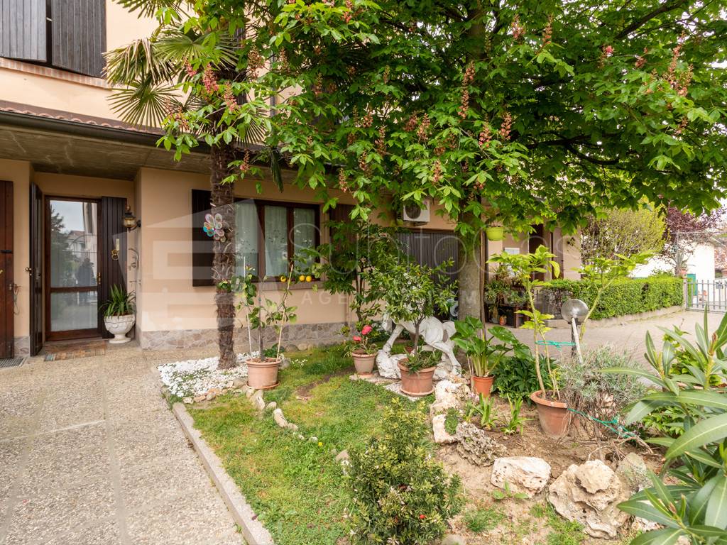Villa a Schiera in vendita a Casalgrande via Salvo d'Acquisto, 13