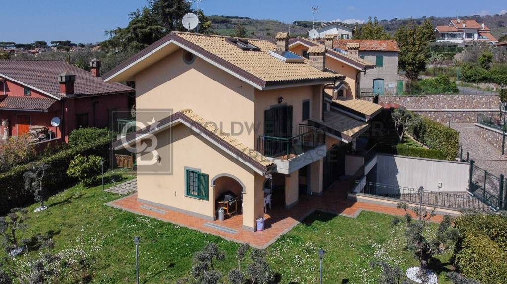 Villa Bifamiliare in vendita a Grottaferrata via del Fosso Mariano, 1