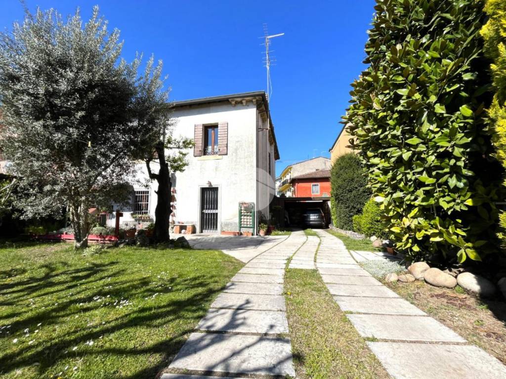 Villa Bifamiliare in vendita a Verona via magenta, 8
