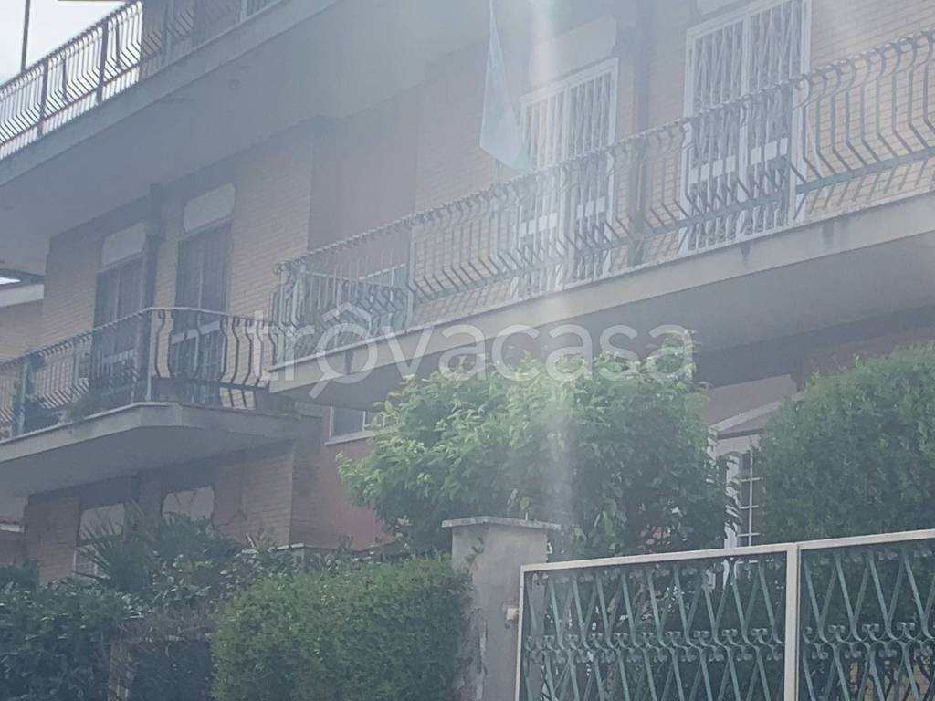 Appartamento in vendita a Roma via Gasperina