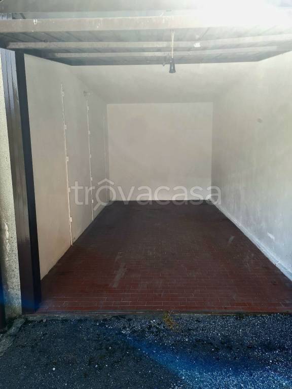 Garage in affitto a Sedrina via Alpino Luigi Eusebio Damiani, 4