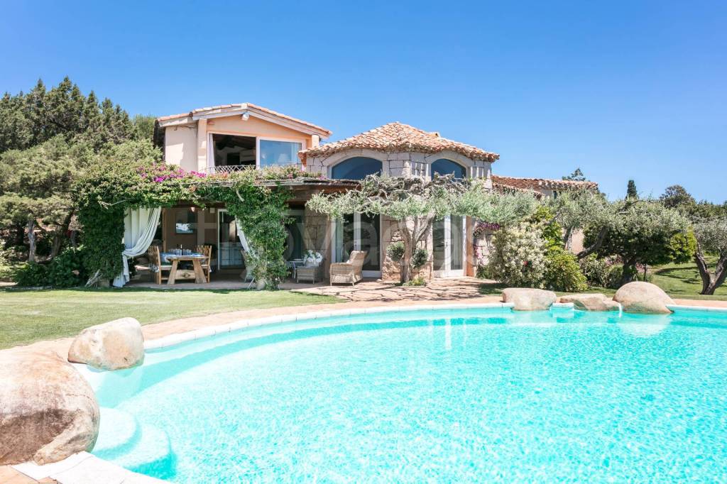 casa indipendente in vendita ad Arzachena in zona Porto Cervo