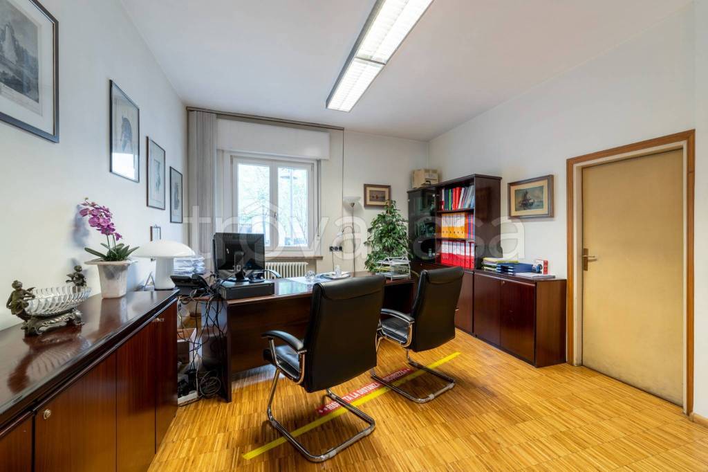 Ufficio in vendita a Bolzano corso Italia