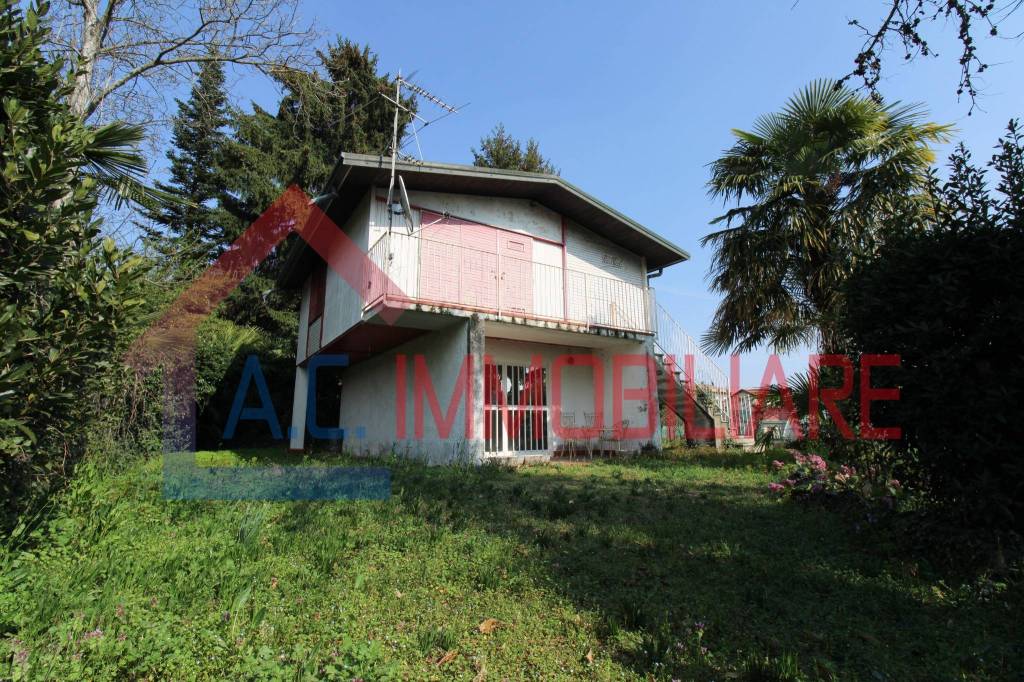 Villa in vendita a Vergiate via Monte Rosa, 13