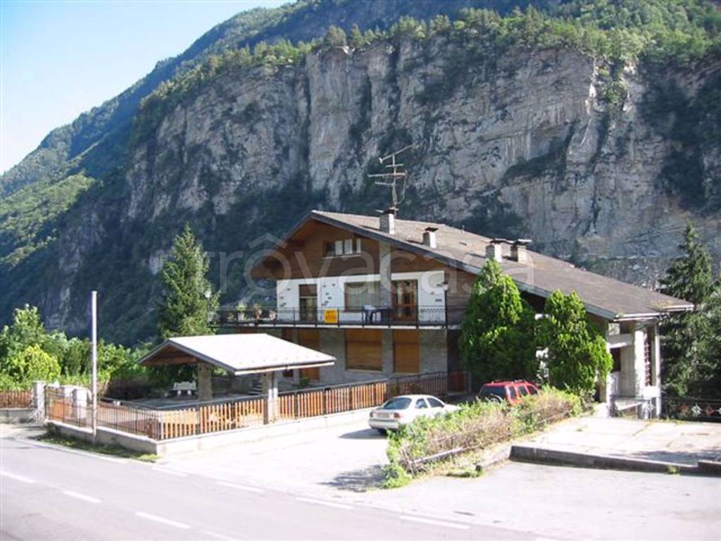 Villa in vendita a Varzo via Sempione, 33
