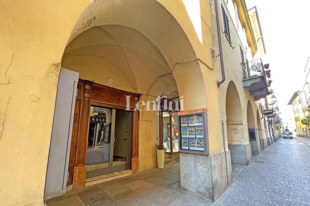 Articoli da Regalo/Casalinghi in vendita a Casale Monferrato via Roma, 146