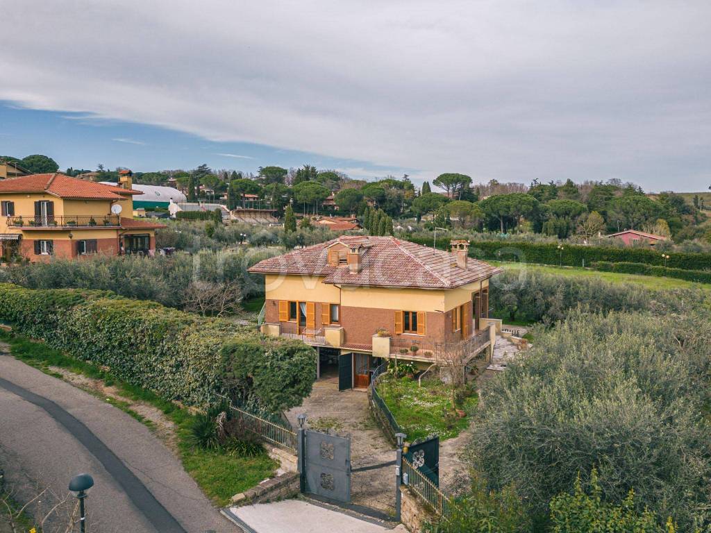 Villa in vendita a Sutri via Roma