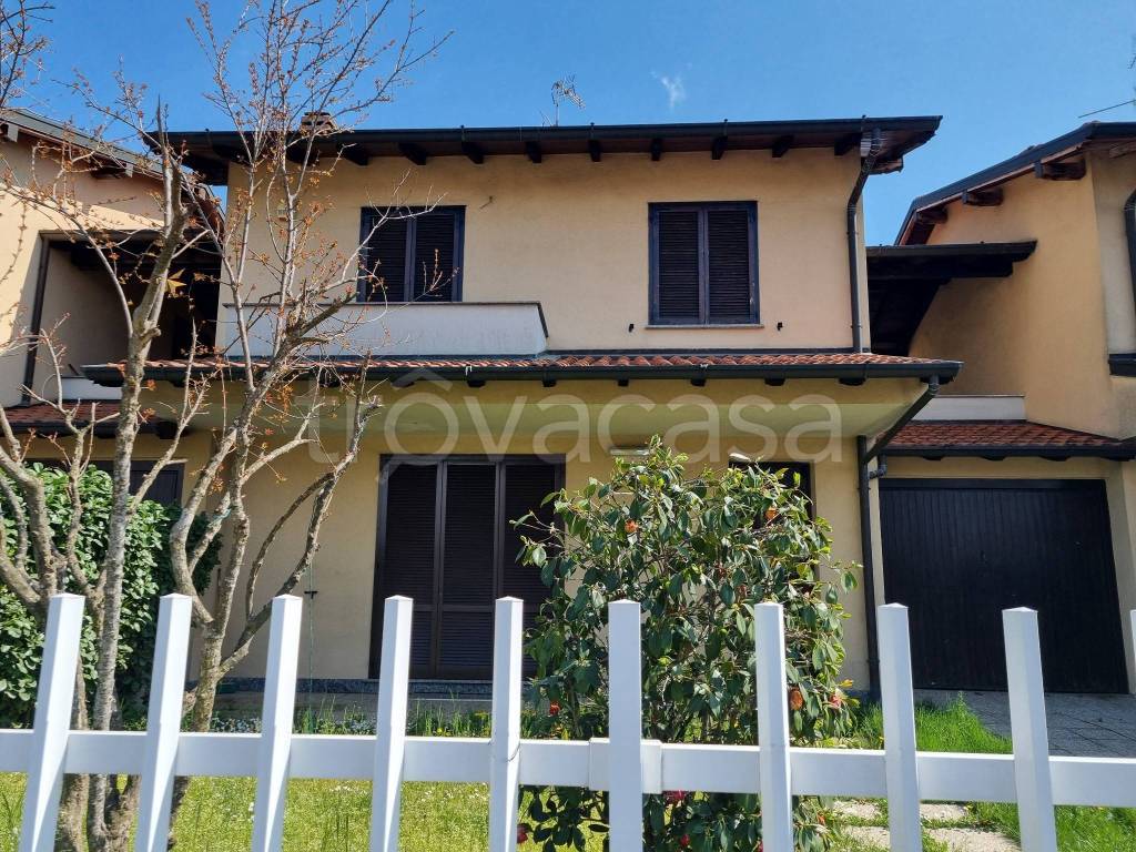 Villa a Schiera in vendita a Turate via San Gerolamo