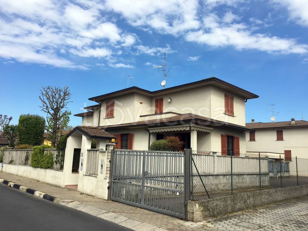 Villa Bifamiliare in vendita a Casalpusterlengo