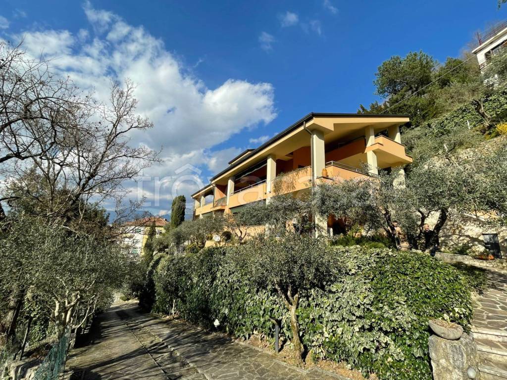 Villa Bifamiliare in vendita ad Atina